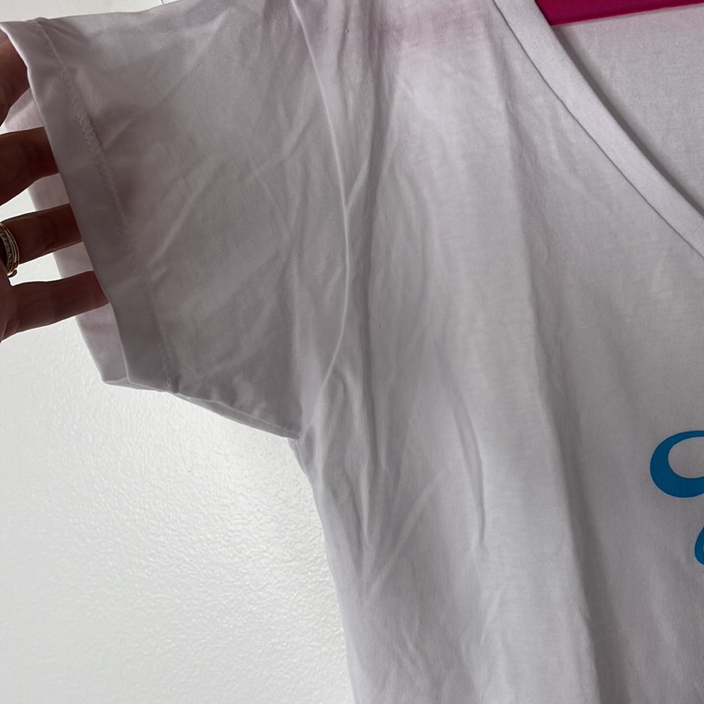 HUK Women’s Script V Neck Top in White, Size XL. - Picture 6 of 8